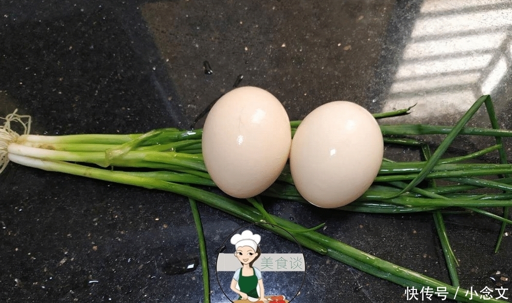 儿子最近迷上了这菜，每天必须吃一顿，2块钱炒一盘，营养还健脑