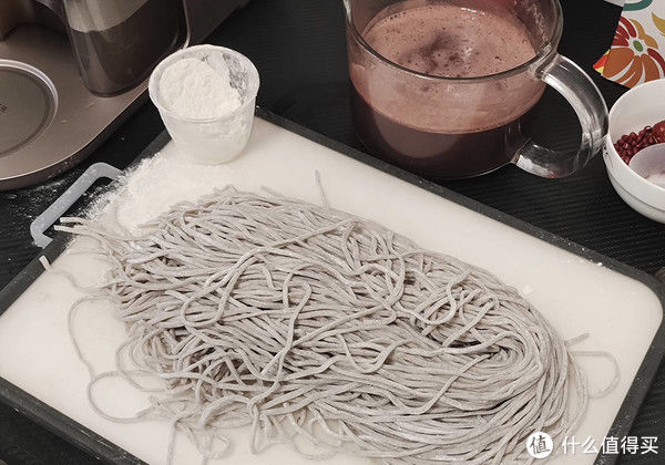 红豆黑米枣浆|1999元的破壁机有多好用？不用手洗、鱼都能做成“豆浆”