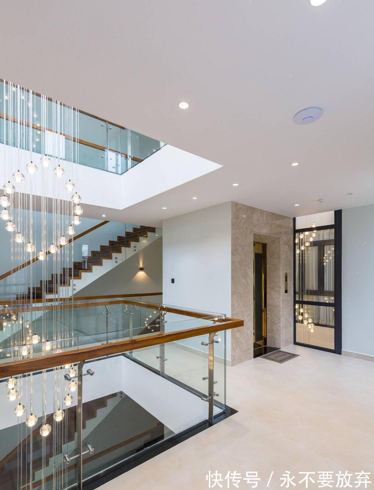 花园|父母理想豪宅来了!300㎡带电梯带花园,露台还能种菜棒极了