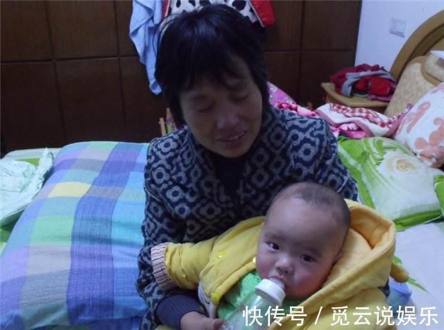 宝宝|5个月的孩子就会叫人，可是妈妈听到后却脸都气绿了