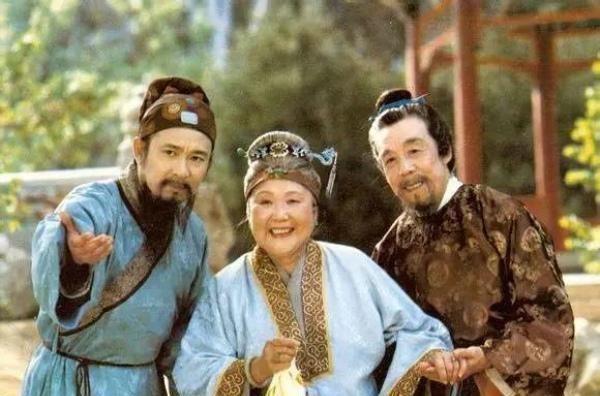 贾琏|明明是贾府中最能干的男人,却成了“受气包”,连丫头都同情他