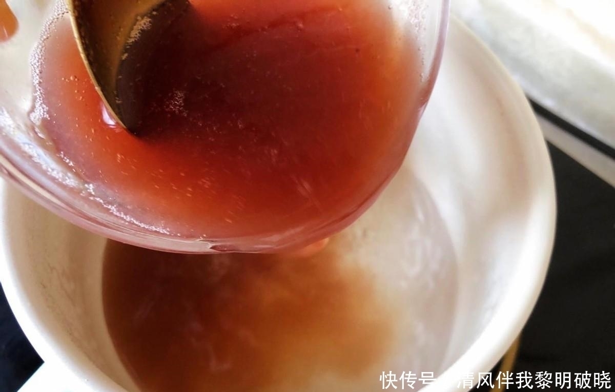 喜欢吃果冻不用花钱买，自己在家就能做，没有添加更健康