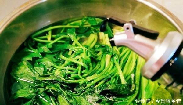 年夜饭上,满桌大鱼大肉都不如这道菜,开胃又下酒,好吃更健康