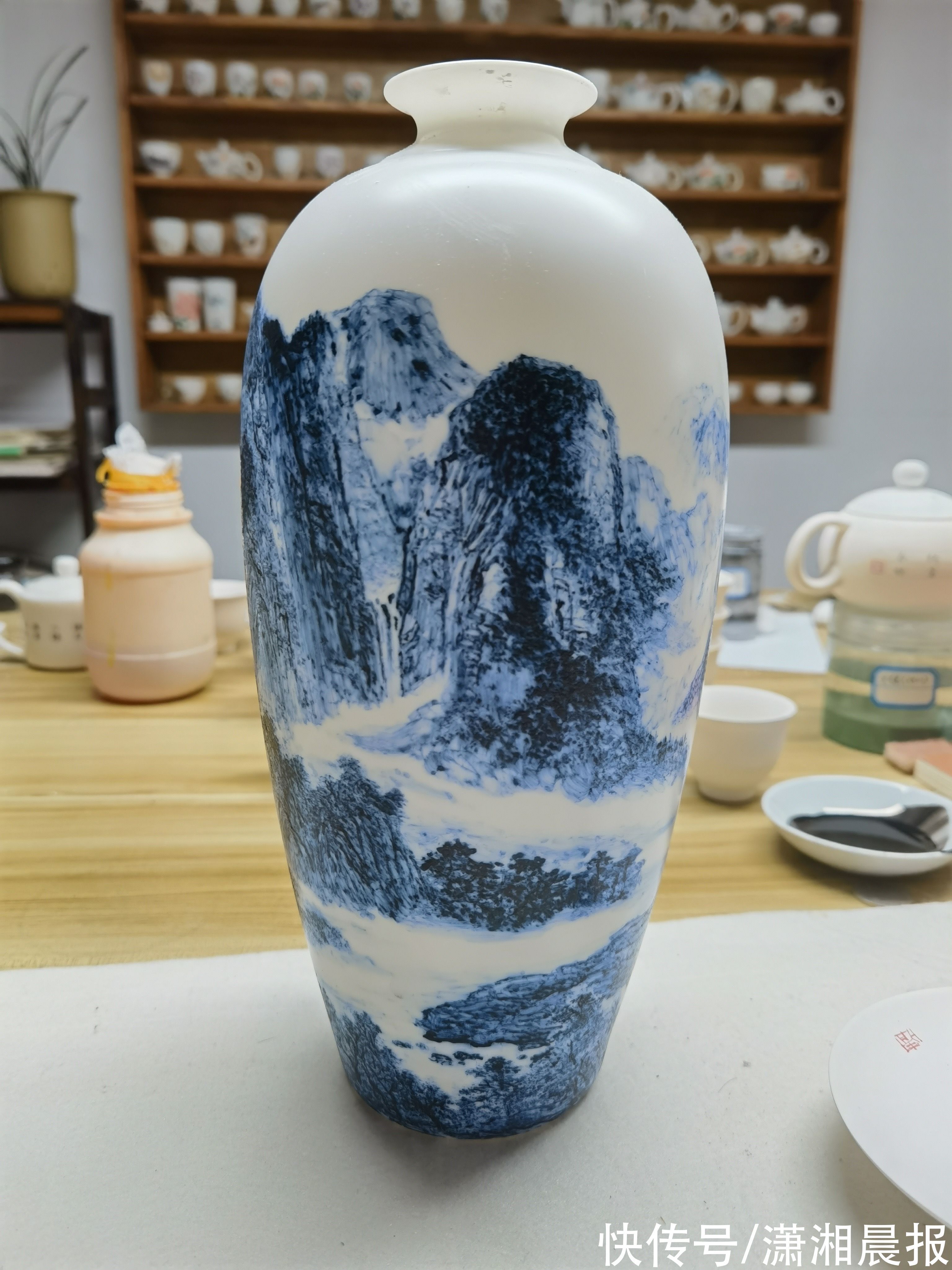 专利$又见高校“扫地僧”!湘大后勤职工突破传统绘画技法获专利