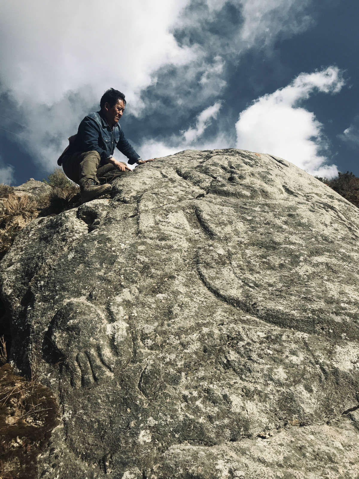  守护|格旺和格桑：守护西藏石刻的“父子兵”