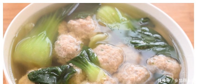 肉馅|肉丸子最好吃做法，诀窍都在这里，鲜嫩Q弹，上桌连汤汁都不剩！