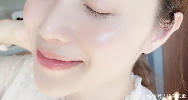 女人|上了年纪的女人,再没钱也要囤4款“大牌洁面”,洗得干净还抗老