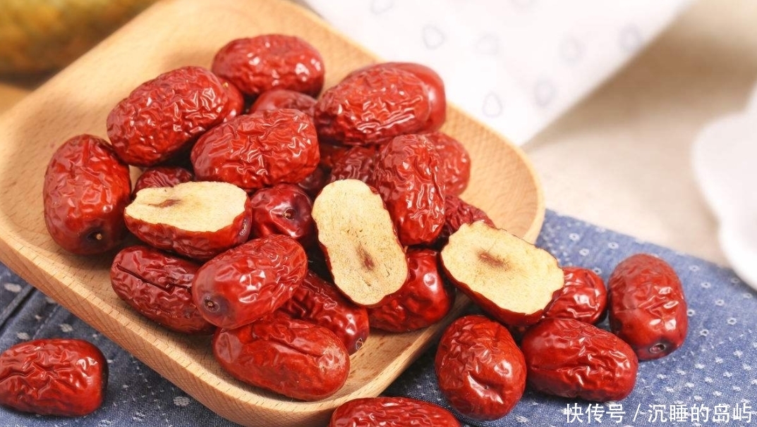 细腻|红枣和它一起泡,睡前喝一杯,气血足了,不失眠了,皮肤细腻光滑