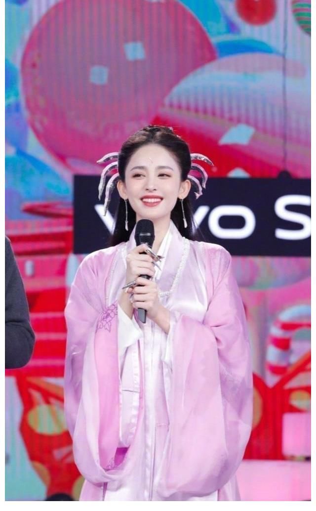 白娘子|《快樂大本營》七夕專場甜度拉滿，夫妻檔嘉賓COS經(jīng)典情侶狂撒糖