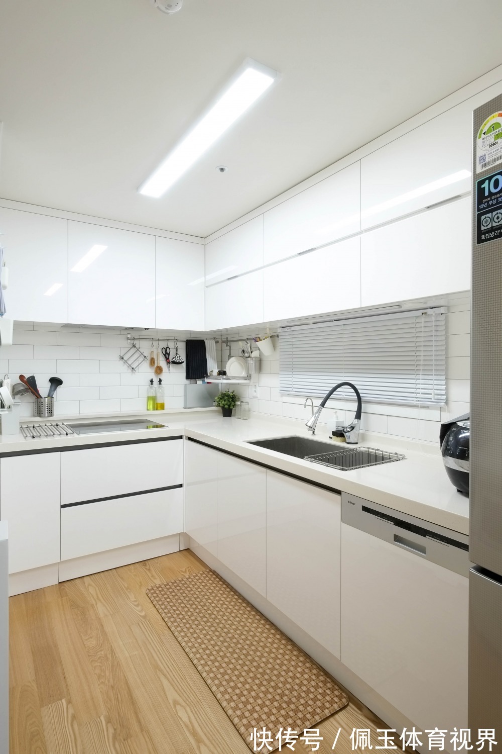 碗碟|定制橱柜台面60公分,我跟邻居学一招,台面加宽20cm,好用到犯规