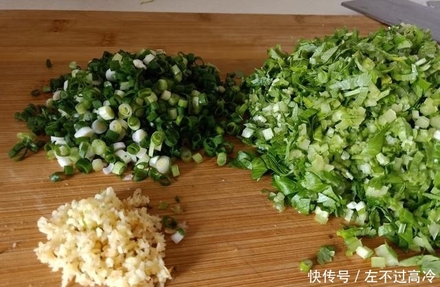 多汁|猪肉芹菜馅儿水饺,怎么调才好吃?大厨教你3招,鲜嫩营养又多汁