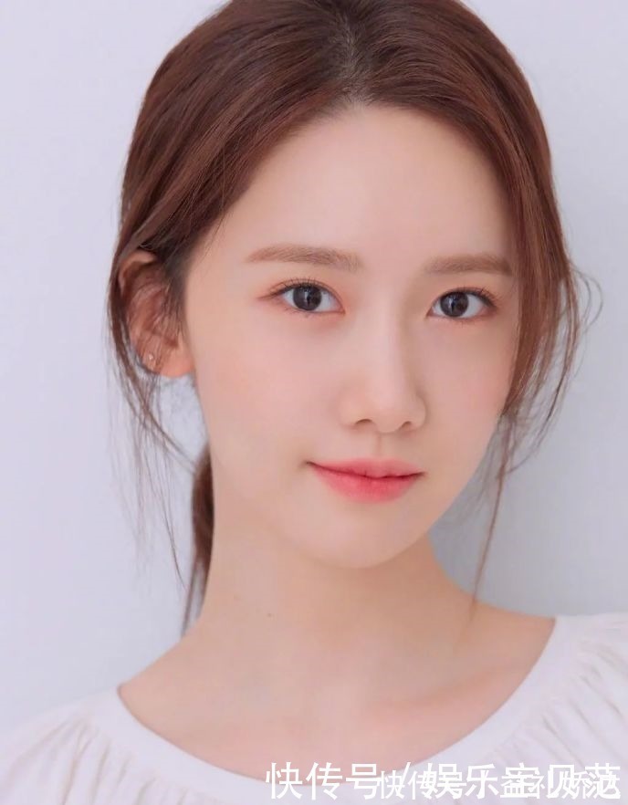淡颜系|双眼皮、一字眉已经过时了，现在的美女标准是这样……