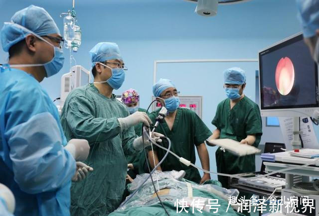 腹部|顺产三个月后腹部剧痛,并掉出异物,医生检查后怒斥家人无知