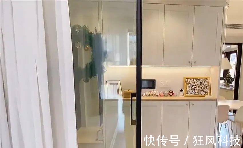 玄关鞋柜|姑娘住进套内70㎡小家,空间虽小却温馨感满满,网友:爱了