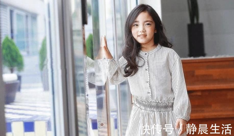 垃圾食品|韩国童模6岁开始化妆,12岁骨骼停止发育,妈妈的无知毁了孩子