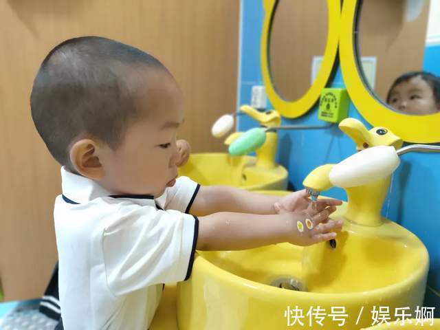 小怡|冬季天气转凉,想知道宝宝冷不冷,该不该添衣,摸摸身体这俩部位