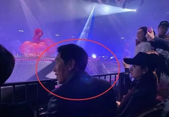 郑伊健办演唱会 蔡卓妍古惑仔五兄弟霸气同框 台下张耀扬亮了 快资讯 郑伊健办演唱会 蔡卓妍古惑仔五兄弟霸气同框 台下张耀扬亮了 快资讯