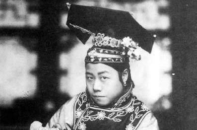 遭罪|看了清代的图片,你不敢想象嫔妃为何这样丑!皇帝也是遭罪啊!