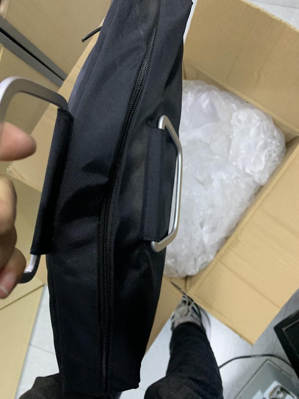 妹妹|商家不讲武德，忽悠妹妹买8G内存条给电脑升级，结果显示4G！