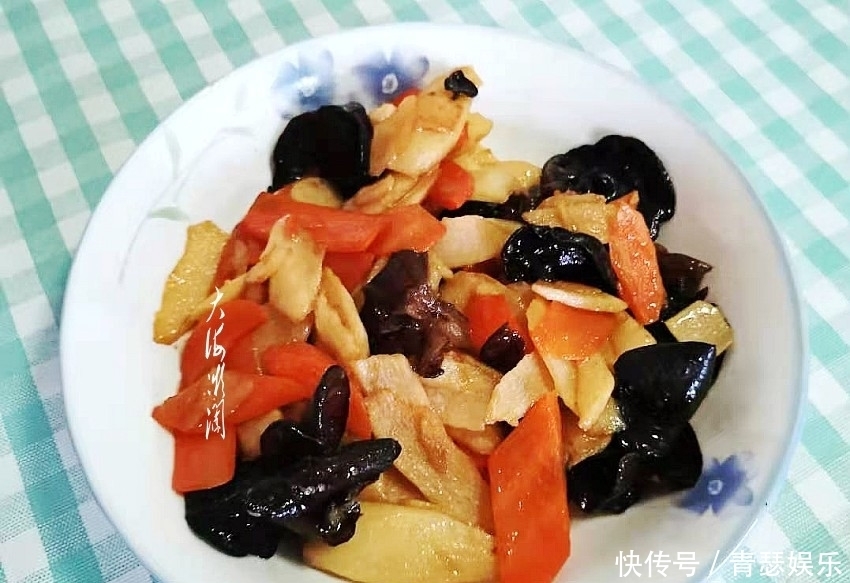 晒姐家年夜饭,十全十美10道菜,外加4道素菜,看到最后我服了