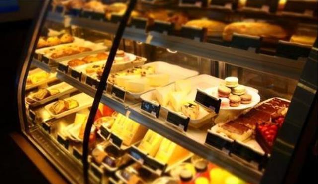 小诺|“我能尝一小口吗”6岁女儿想吃弟弟蛋糕,妈妈的反应让人心寒