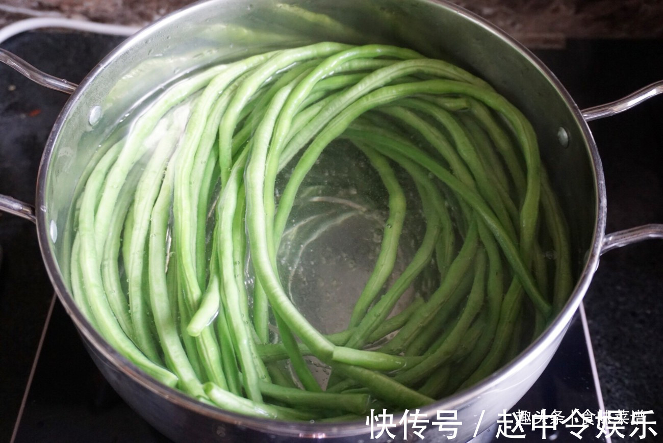 莴笋|晒豆角干用焯水吗教你正确的做法，晒干炖肉特别香，放一年不坏