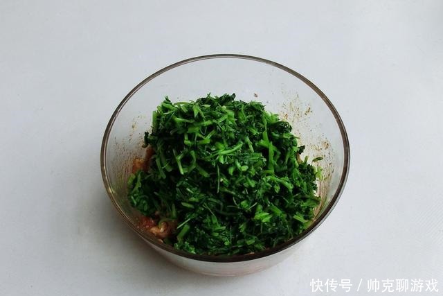 蒸包子时，记得不要只加酵母，面里加2样，包子又白又软又香又甜