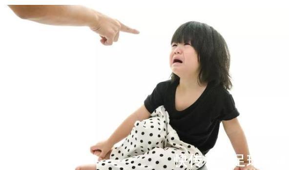 眼泪|动不动就掉眼泪的孩子,与忍着不哭的孩子,长大后的区别太大