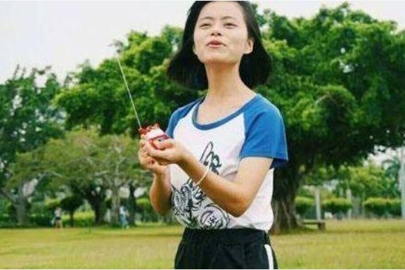 看看马云的儿子马元坤,再看看女儿马雪,