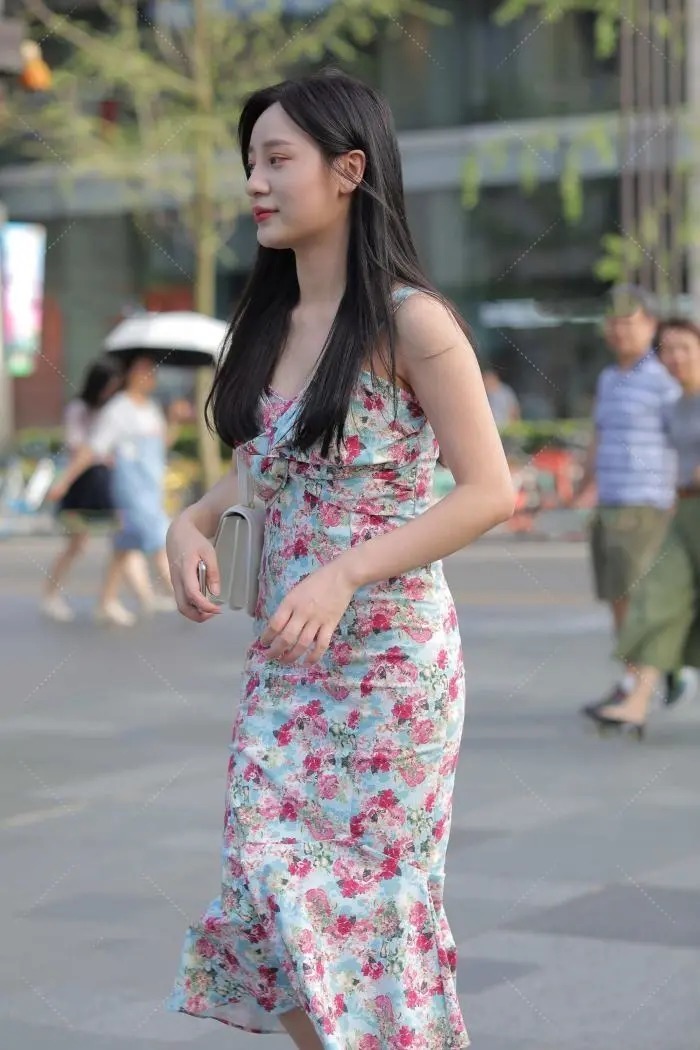 清新|长款碎花裙，丰富配色彰显清新自然，少女感十足
