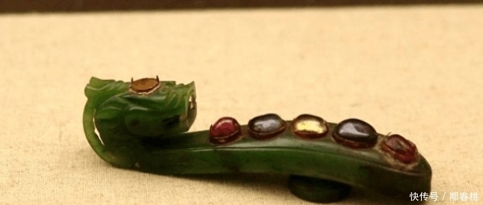 a6264|晒晒郭沫若力主发掘明定陵出土的文物: 如今龙袍发黑碎裂