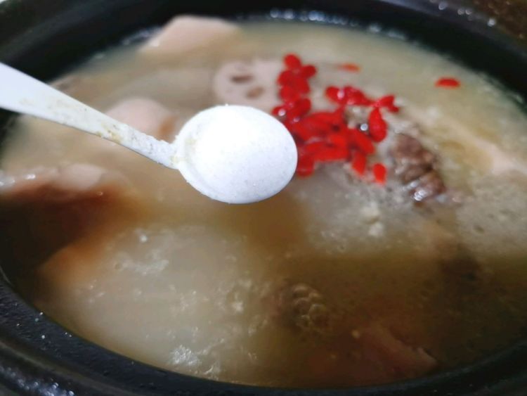 炖排骨汤，要记住“3放3不放”，肉嫩汤鲜，香而不腻，3碗不够喝