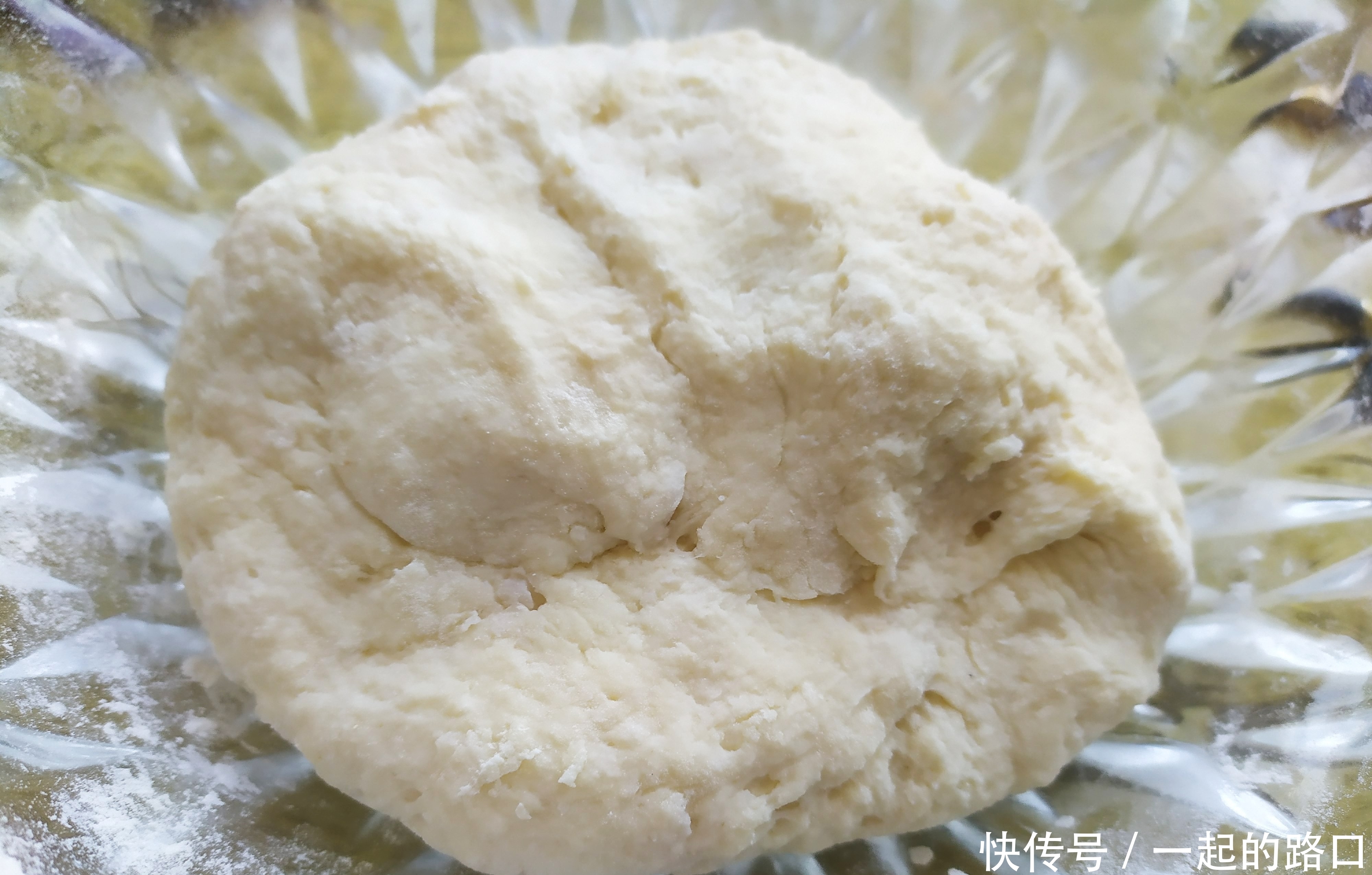 面粉别再蒸馒头了,试试这个做法,孩子一口一个特别喜欢,太香啦