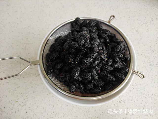 柠檬汁|桑葚好吃就是不耐存放，试试这么做更甜更好吃，放很久都不会坏