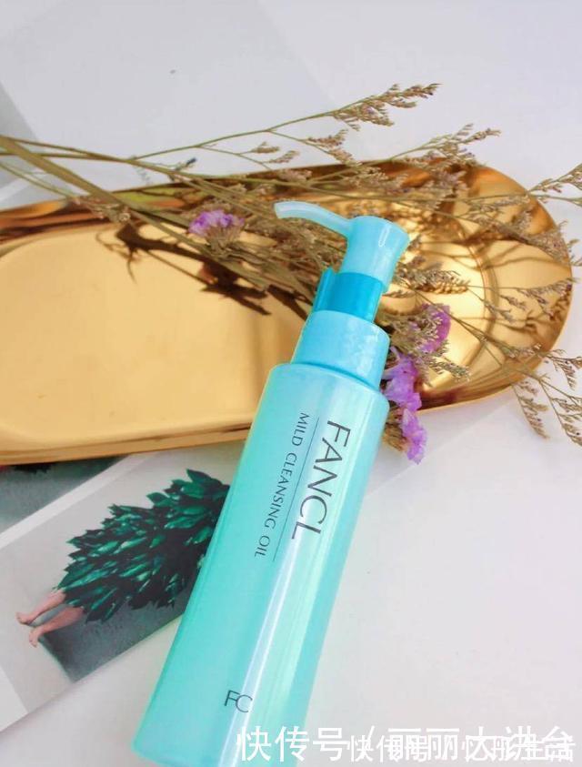 妙招|想拥有光滑细嫩的肌肤那这几个去闭口的“小妙招”,你要知道