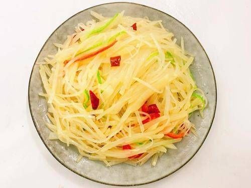 炒土豆丝，醋什么时候放？10人9个都做错，难怪土豆不脆爽