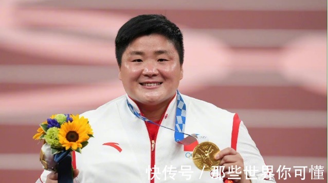 奥运冠军|奥运冠军巩立姣撞脸暖羊羊,身材虽然“大码”,玩起叠穿却很时髦!