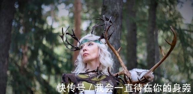 走红|58岁阿姨因cosplay走红，造型精美复古大片感，自制道具令人惊艳