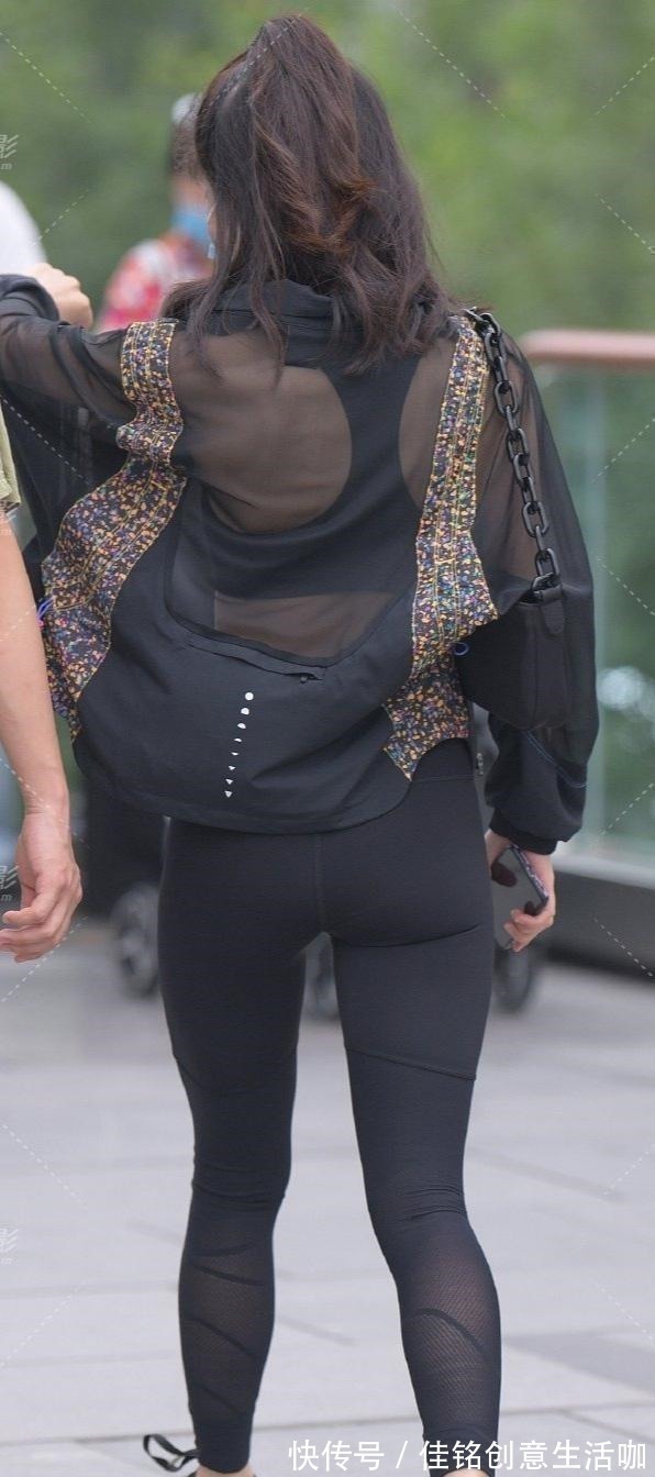 高腰线 身材不够高挑就选择高腰线的打底裤,用心去搭配,非常好看!