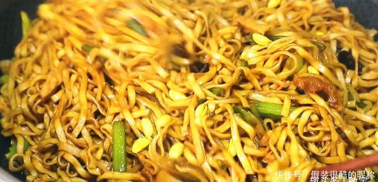 河南蒸面条好吃有窍门，详细步骤教给你，好看又好吃，太香了