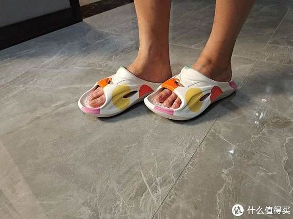 鞋子|拖鞋带有缓震功能是一种什么体验？