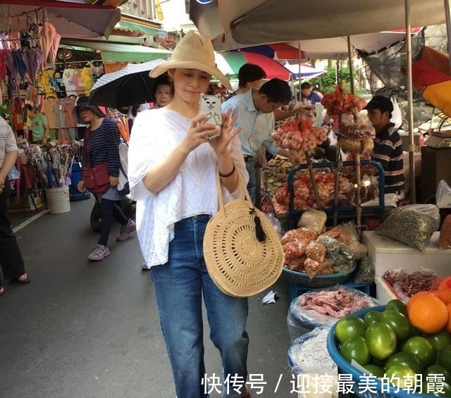 简单生活 这个日本“大妈”真会穿！日常穿搭减龄时尚，哪里像50+的女人