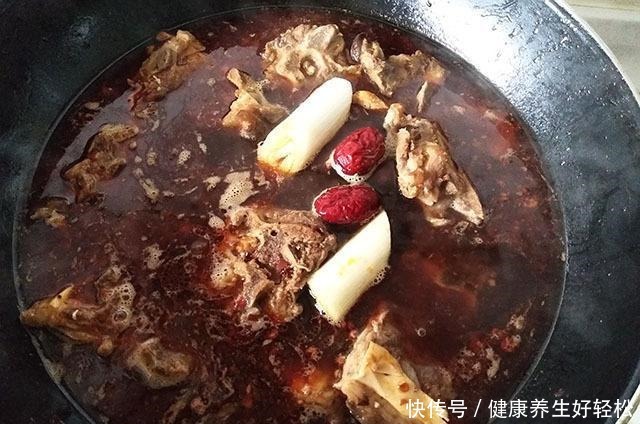 冬天吃肉，我常买它，比排骨便宜，比牛肉鲜香，炖一炖滋补又馋人