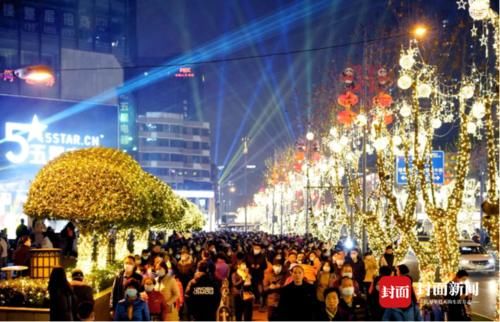 灯笼亮了 成都年味浓了|图说生活 |灯笼亮了 成都年味浓了\＂,\＂i11\＂:\＂图说生活