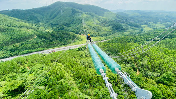 广西电网助力我国西部地区首台“华龙一号”核电机组并网发电