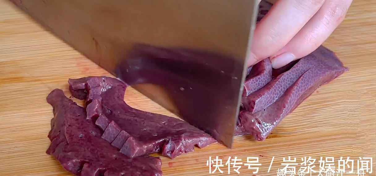 猪肝|把啤酒倒入猪肝中,这种做法真是太厉害了,出锅满屋飘香,真解馋