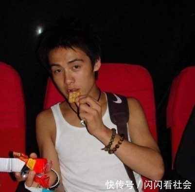 姐姐|在他5岁时妈妈说:你去买一瓶吃了能睡觉的药,结果就失去了妈妈