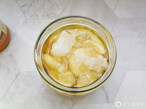 腌腊八蒜,别只知道放醋,牢记“3不要”,3天就变绿,香脆解腻