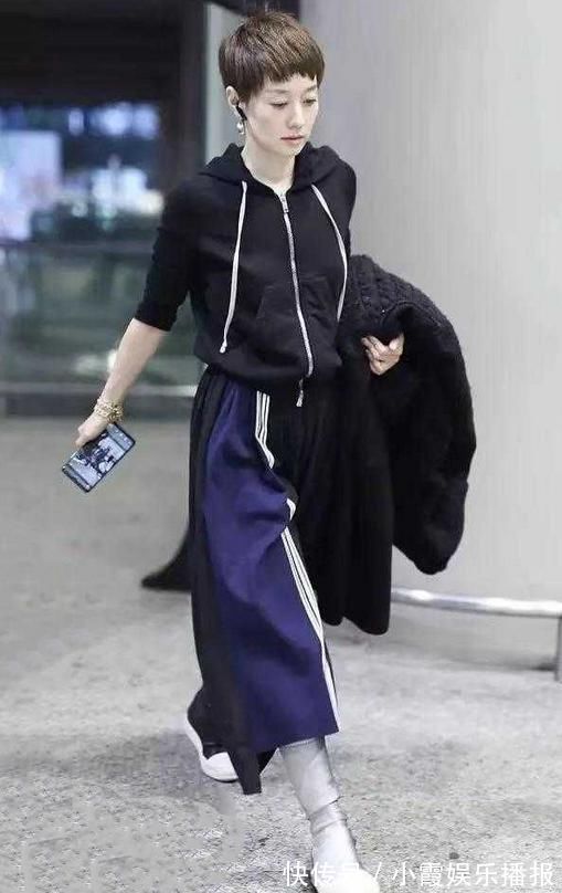 黑色|马伊琍“潮”起来不得了,卫衣配拼接裙洋气又个性,阴阳鞋更吸睛