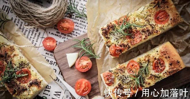 foc意大利非常流行的一种扁平面包--佛卡夏Focaccia!